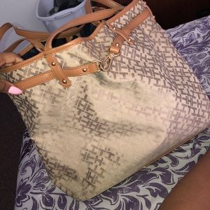 Tommy Hilfiger bag